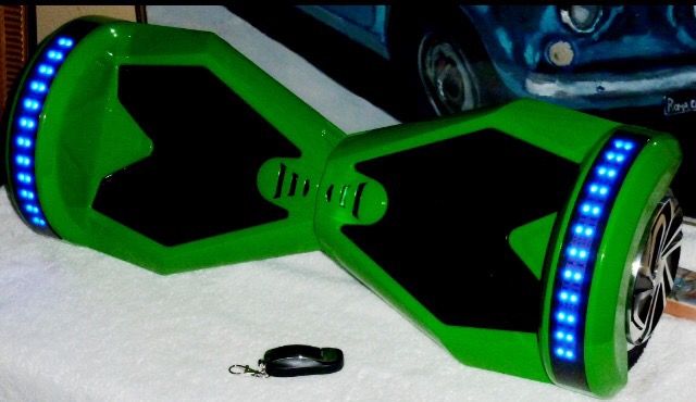 No trades! Se habla espanol. Brand new Lamborghini Hoverboard. Features enhanced Bluetooth 4.0, Samsung Batteries, UL Certified Charger and 8" tires.