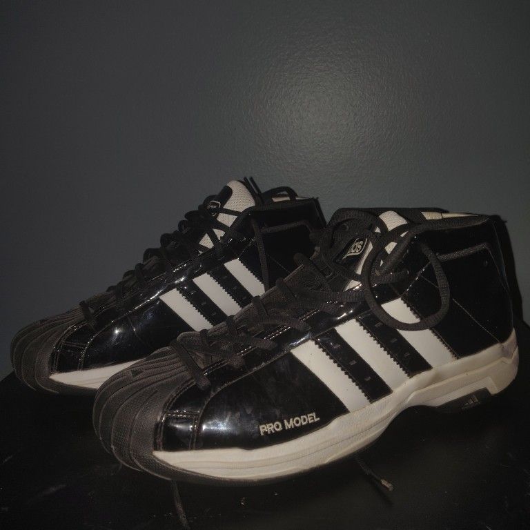 Adidas - mens - size 11 - Pro Model