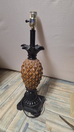 Pineapple Lamp Works Good 