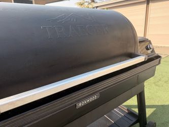 Traeger Ironwood Xl Pellet Grill and Smoker