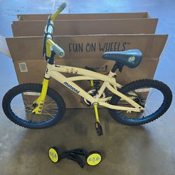 Brand New! Dynacraft Kids' 18" Minions Bike with Adjustable Training Wheels