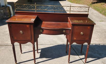 Lexington Furniture Sheraton Style Sideboard