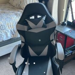 Ergonomic Gaming Chair with Adjustable Backrest and Foot Rest