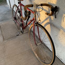 27” Fuji Sagres Vintage Road Bike – Fully Rebuilt by Certified Mechanic – New Tires, Brakes, Chain & Cables