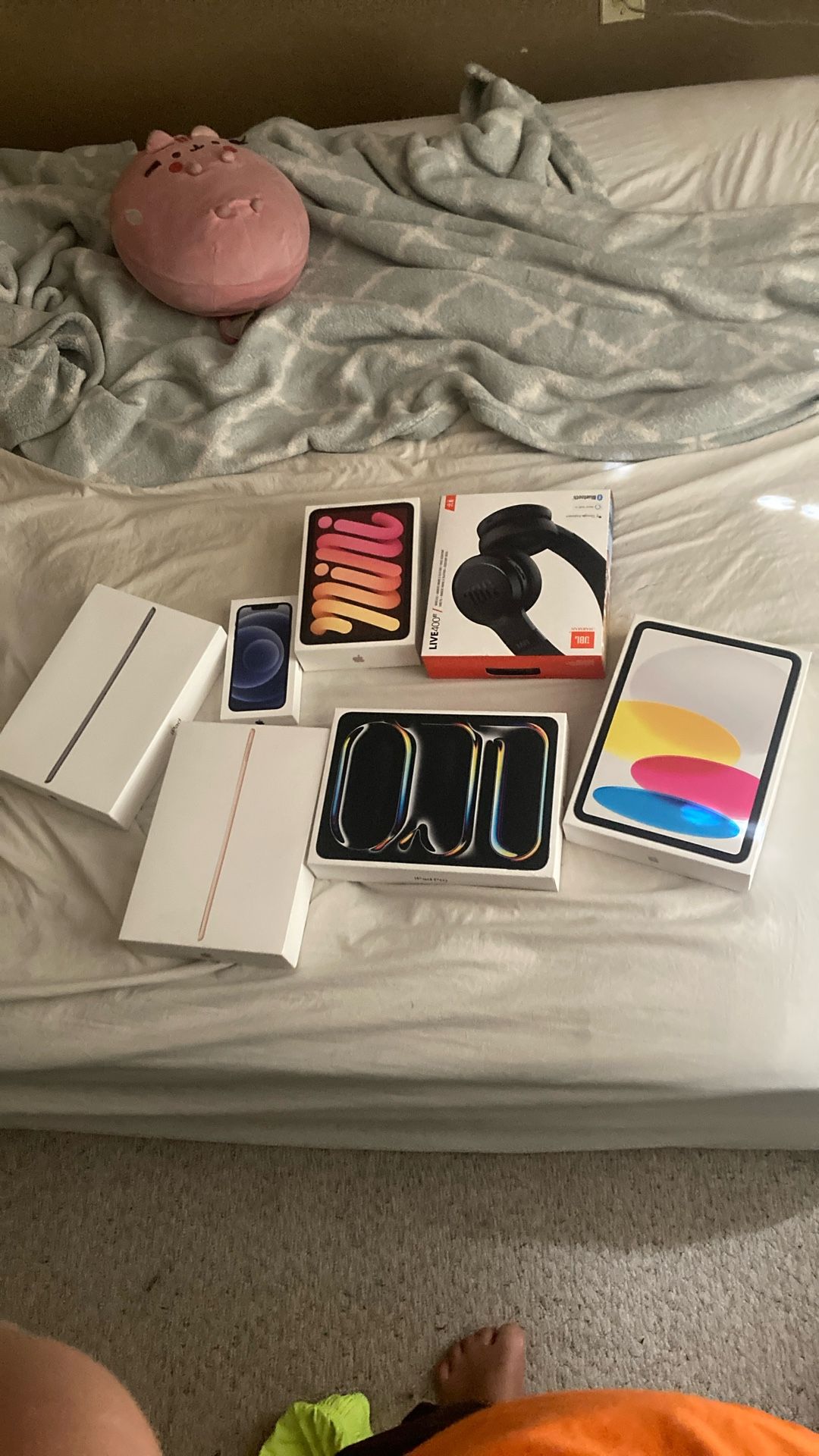 iPad iPhone And Headphone Boxes