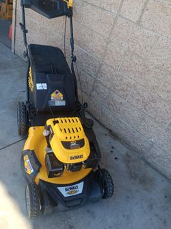DeWalt RWD 21 In. 196cc Self-Propelled Gas Mower