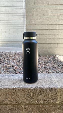 40 oz Black Hydroflask Insulated Water Bottle