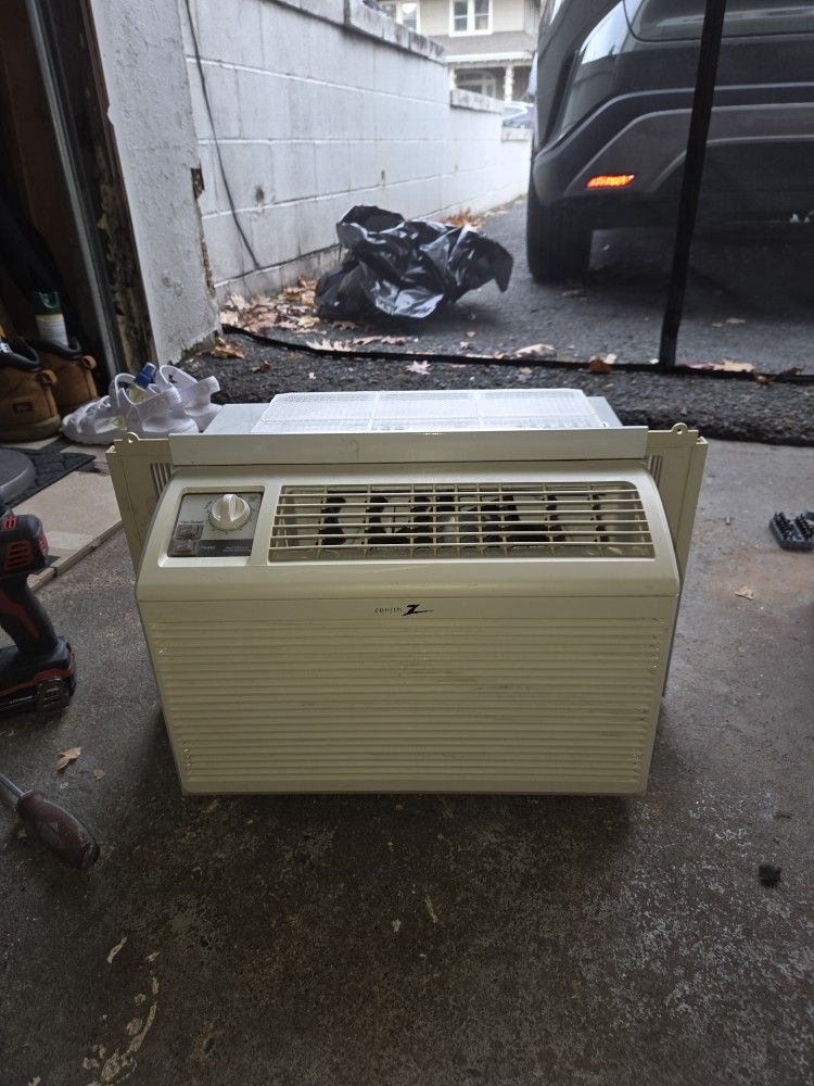 2017 Zenith 5000BTU Air Conditioner