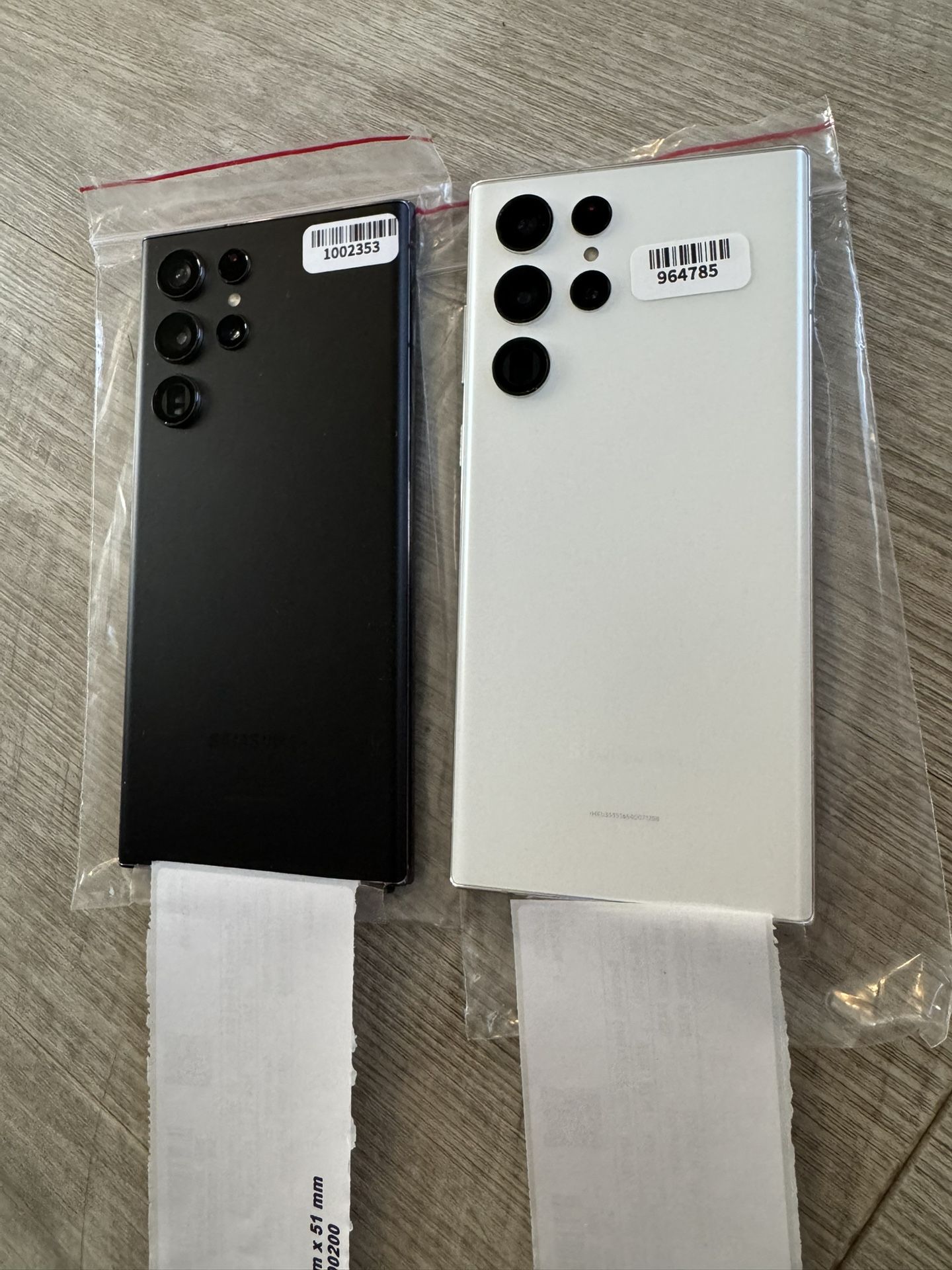 Unlocked Samsung Galaxy S22 Ultra (Black or White) 128GB - Great Condition