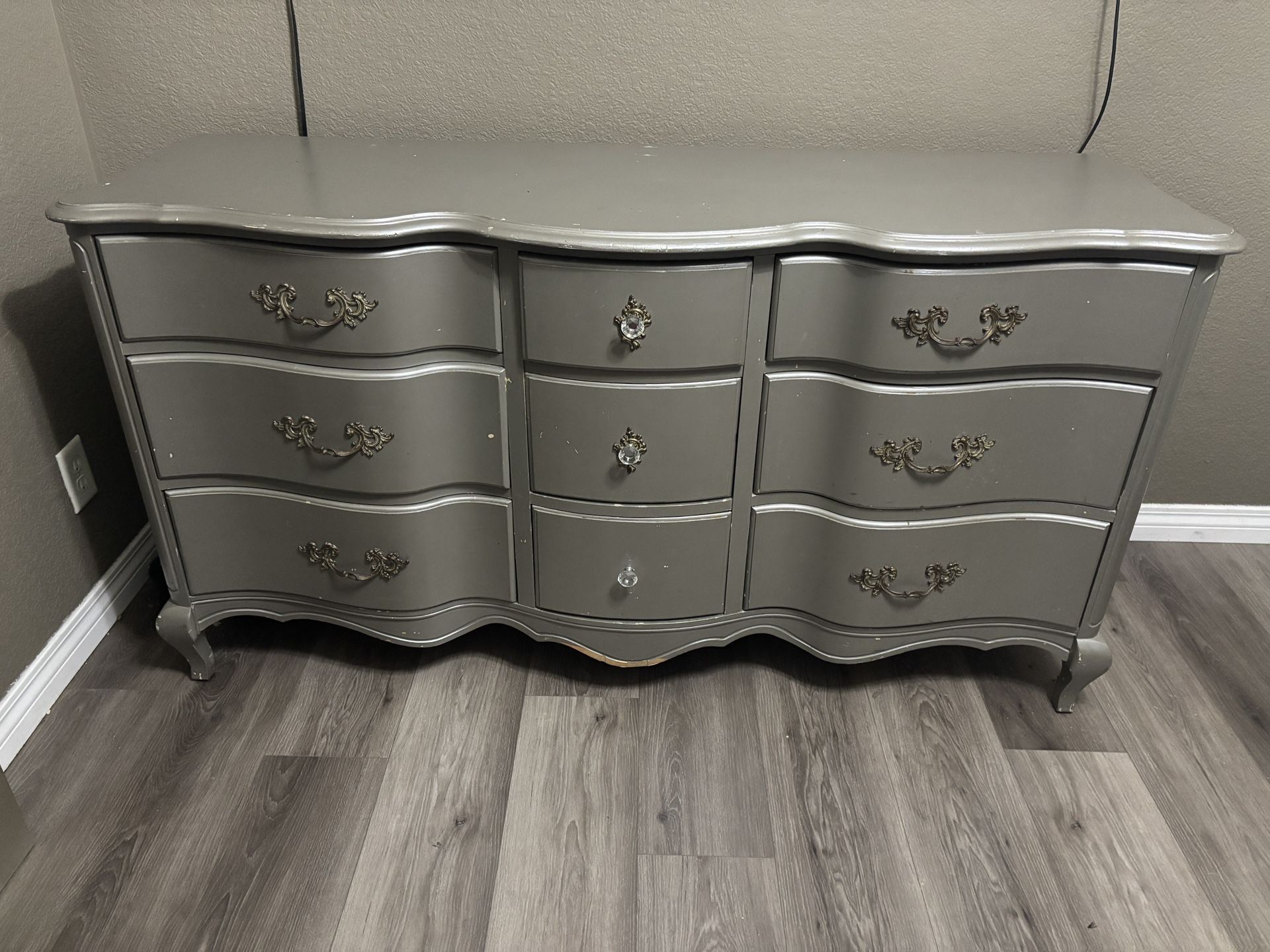9 Drawer Dresser And Mirror