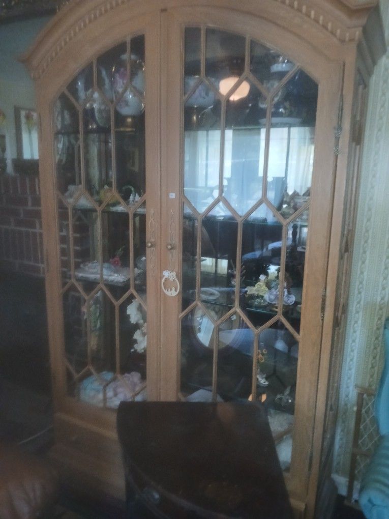 Very Nice Lighted Hutch