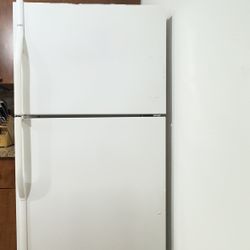 Frigidaire - Fridge 