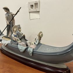 LLADRO In The Gondola Couple Sculpture. Numbered Edition