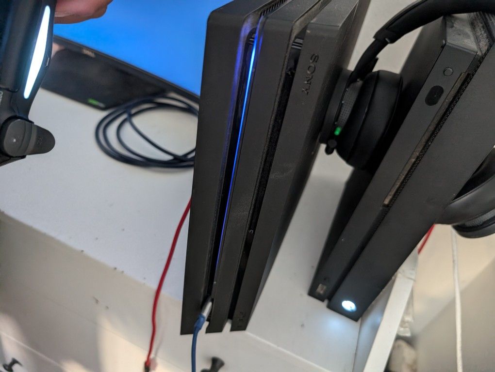 PS4 800gb , 20 in Monitor, Xbox One Digital 500gb