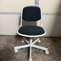 Kids desk chair black