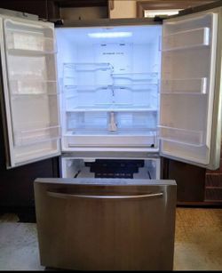 Samsung 28 cu. ft. 3-Door French Door Refrigerator (Model RF28T5001SR/AA).

​(THIS UNIT IS NOT COOLING.)