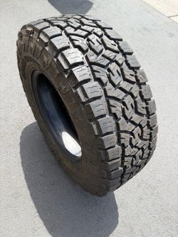 (1) 285/70R17 Toyo All Terrain