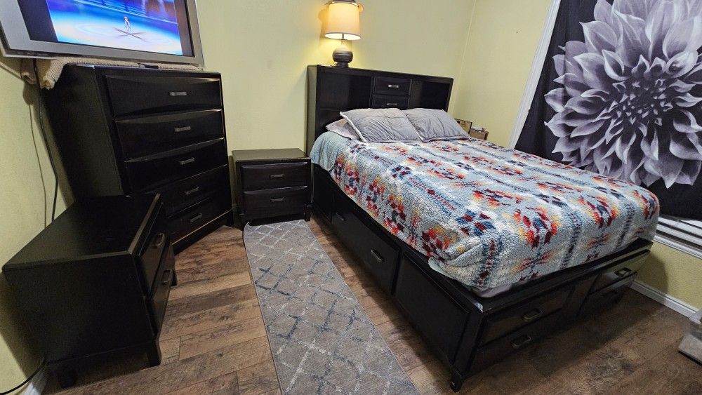 Black Bedroom Set