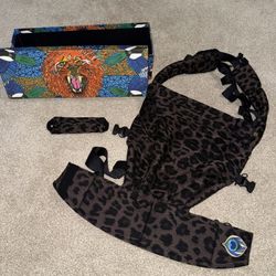 Artipoppe Zeitgeist Dark Leopard Baby Carrier