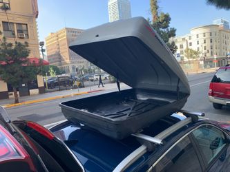 Roof top cargo box