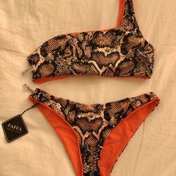 Bathing suit/bikini/swimsuit/swim wear