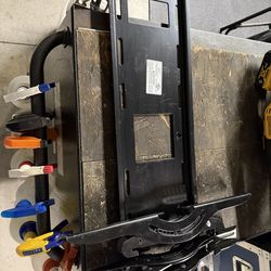 Heavy duty wall mount