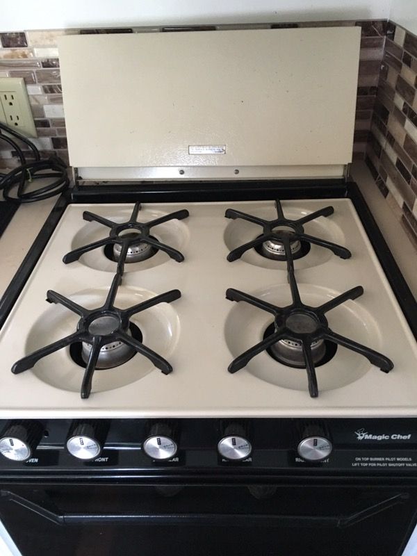 RV size Magic chef gas stove and oven, approx 21 X 21 and 18 inches high