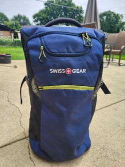 Large SwissGear Rolling Duffel Bag with Telescoping Handle