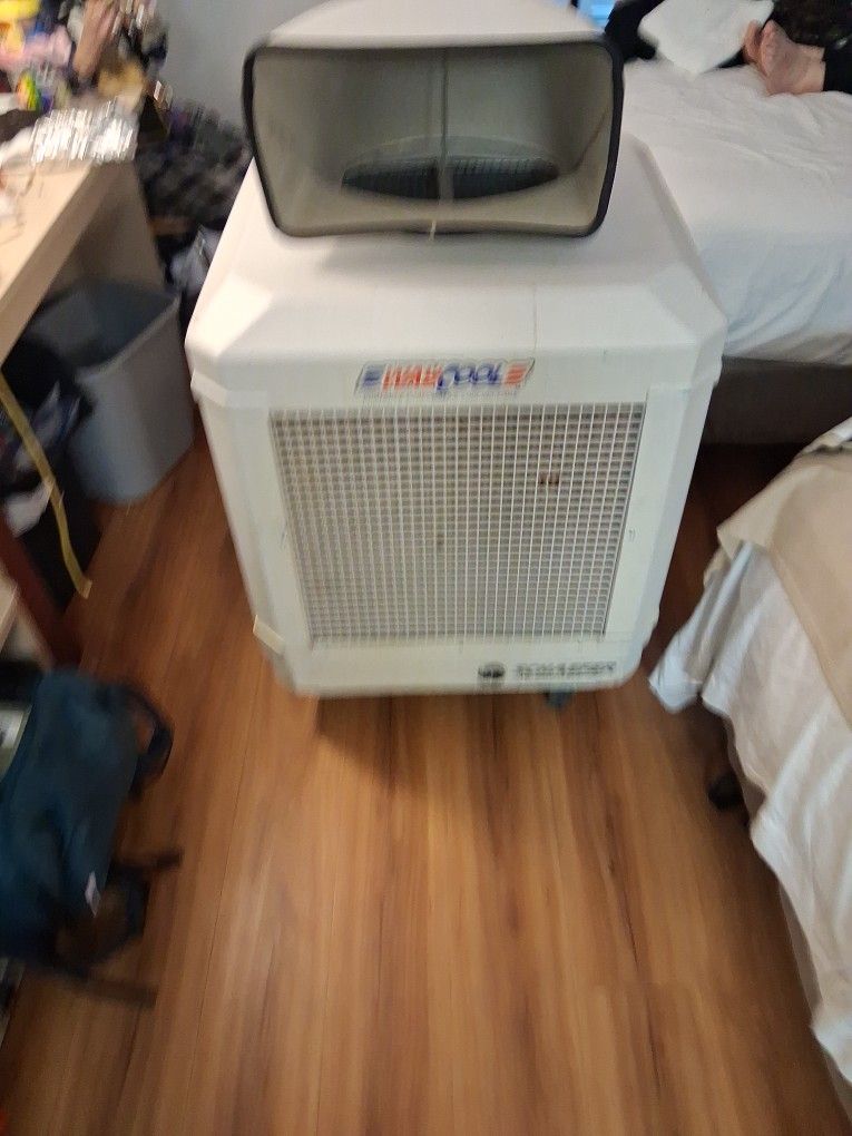 Brand New "Way Cool " Portable Evaporative Cooling Fan. 