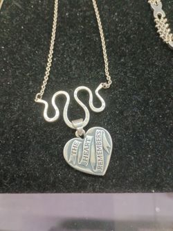 "The heart remembers" Necklace