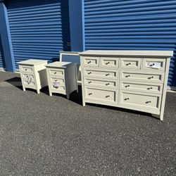 Brand New White Bedroom Set Bed Set ! King Bed ! King Size Bed Frame, 2 Nightstands, Dresser And Mirror Free Delivery 