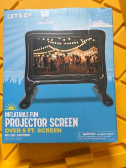 Inflatable projector screen