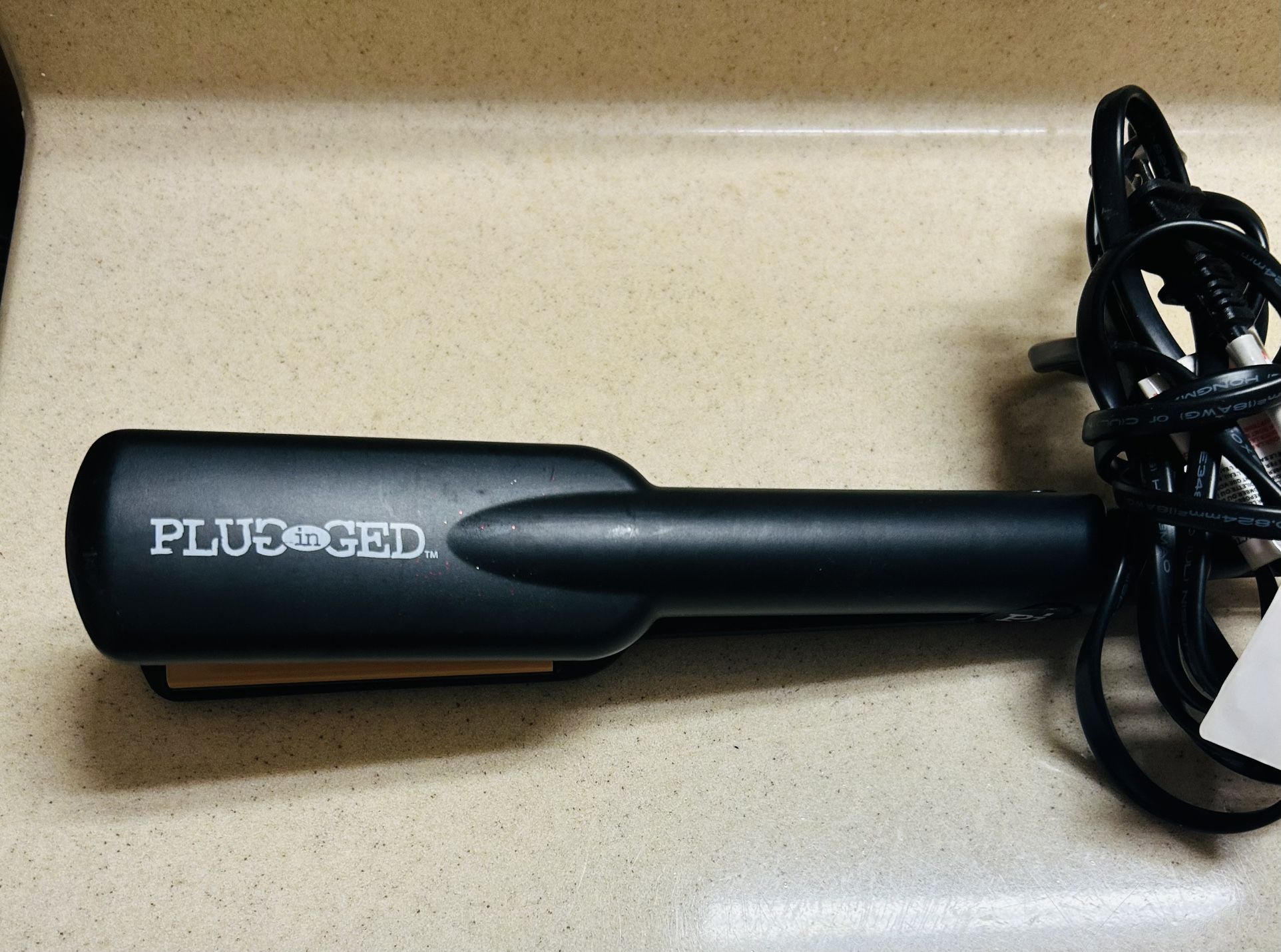 Hair Straightener Flat Iron-Plugged In