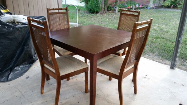 Dining Room Table With 4 Chairs Furniture In San Antonio Tx Offerup