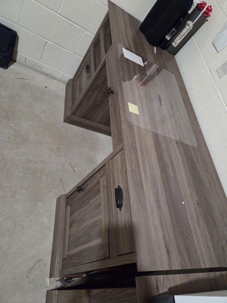 Desk & Filing Cabinet 