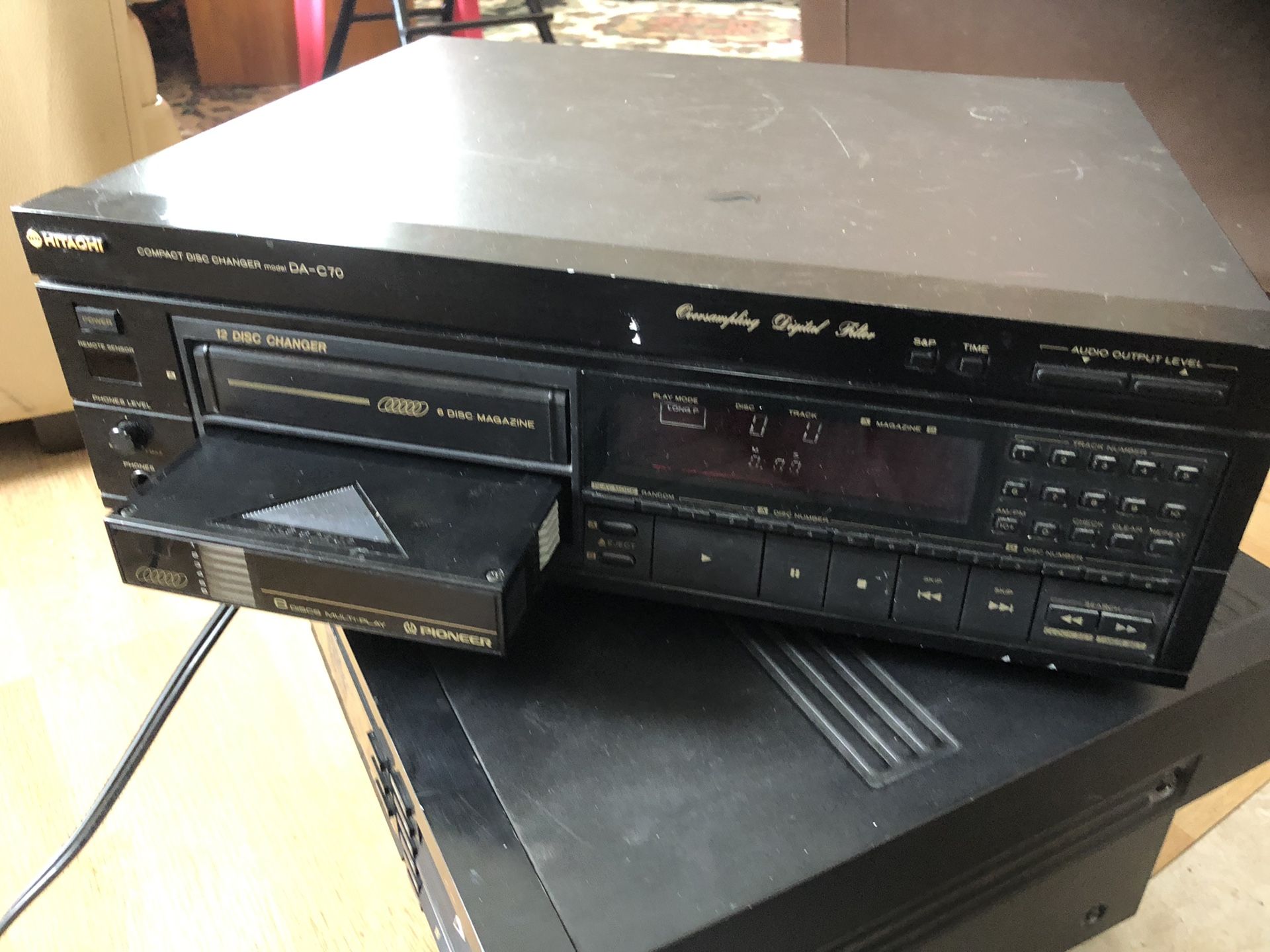 Hitachi DA-C70 Compact Disc 2 6 CD Magazine