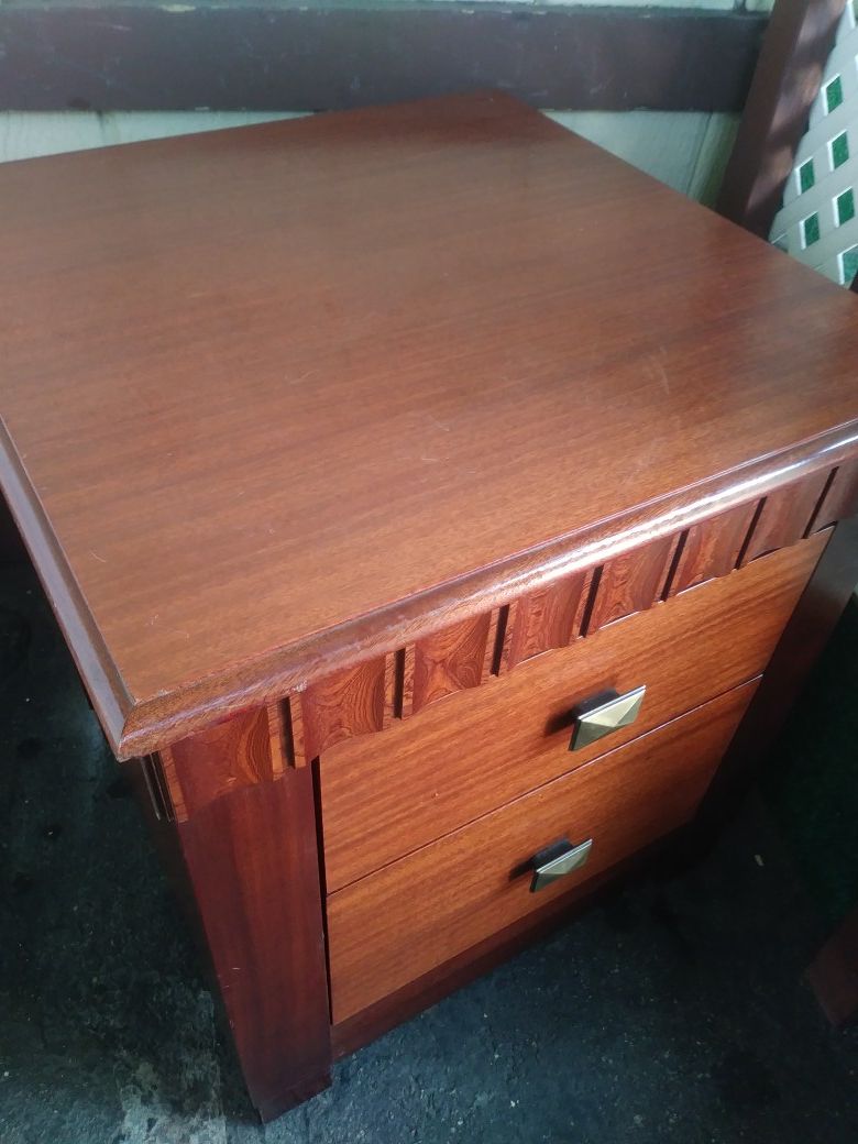 FREE NIGHT STAND