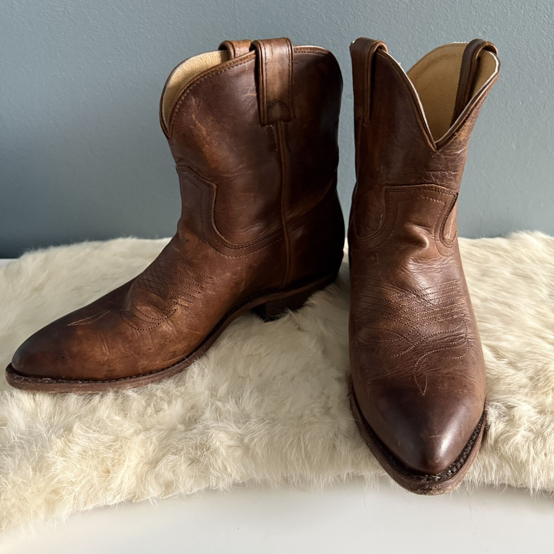 Frye Women’s Billy Short Western Style Brown Leather Boots