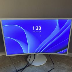 Samsung 32” Curved Monitor – Works Perfectly
