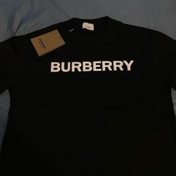 Burberry  T-shirt 