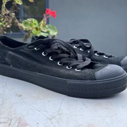 Men’s Black Shoe Size 10