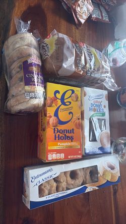 Pan de barra y donas gratis