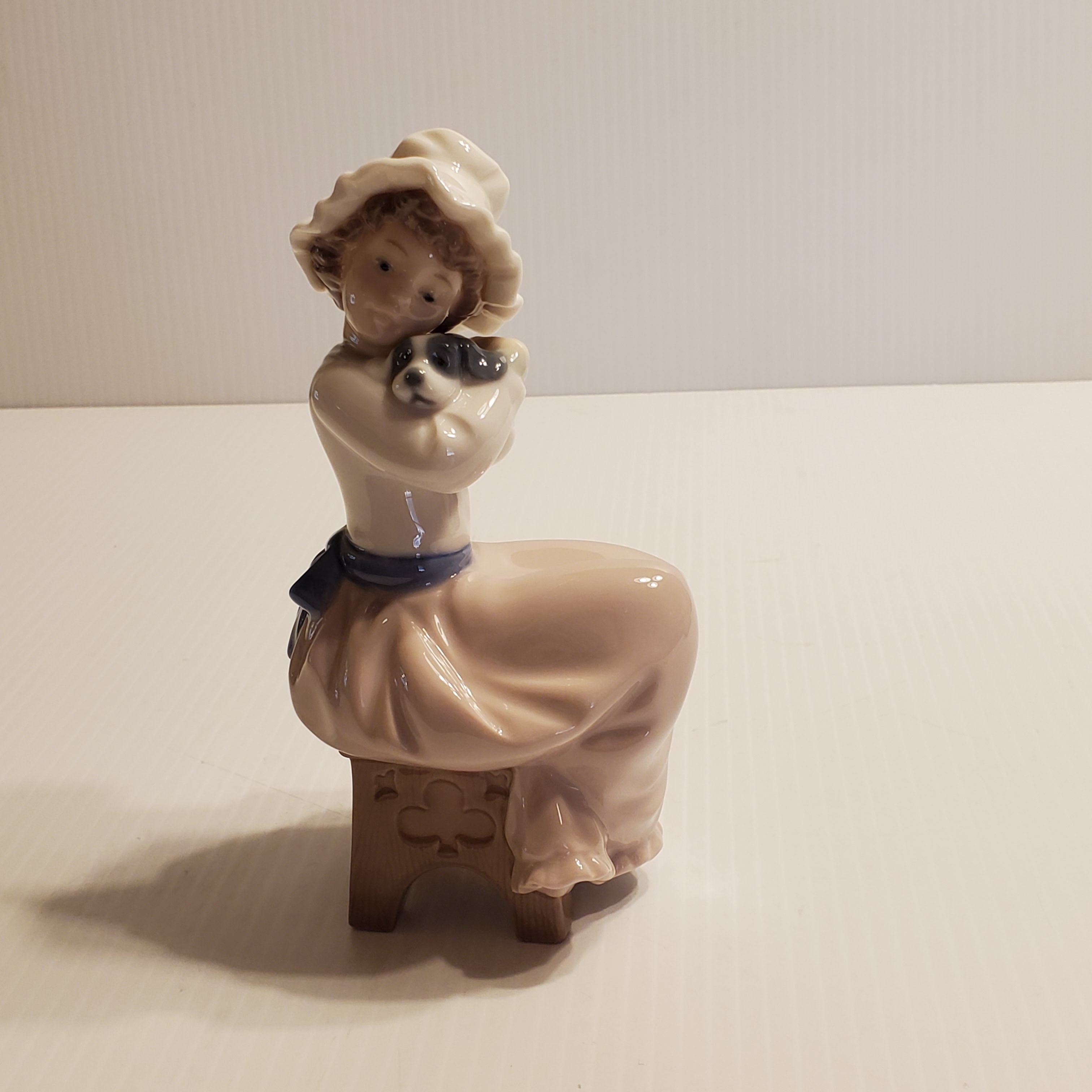 Vintage 1987 NAO by Lladro Big Hug figurine Girl hugging puppy. Made in Spain. 6.5" tall