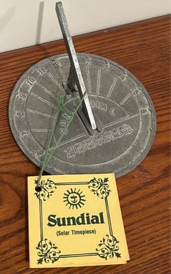 Vintage Universal Specialties Metal Sundial Solar Timepiece – Made in USA – 4.5”