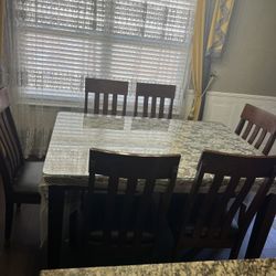 Dining Table Set with 6 Chairs – Expandable – Very Good Condition