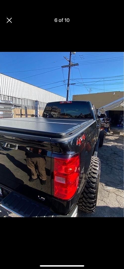 07-24 Chevy Silverado 5’8 ft short hard bed cover NEW