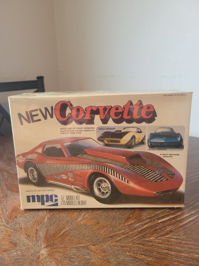 MPC #1-7605 76 Corvette 1/25 Scale Model Kit New Sealed 
