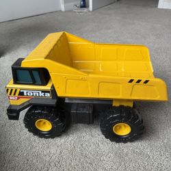 Dump truck
