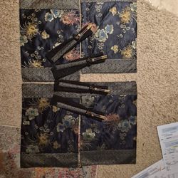 GORGEOUS VINTAGE NEW EMBROIDERED ASIAN PLACEMATS WITH CHOPSTICKS (4)