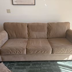 Selling Brown comfy couch 